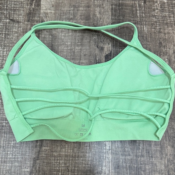 NVGTN Pistachio Invincible Seamless Sports Bra Size Medium - Picture 2 of 5